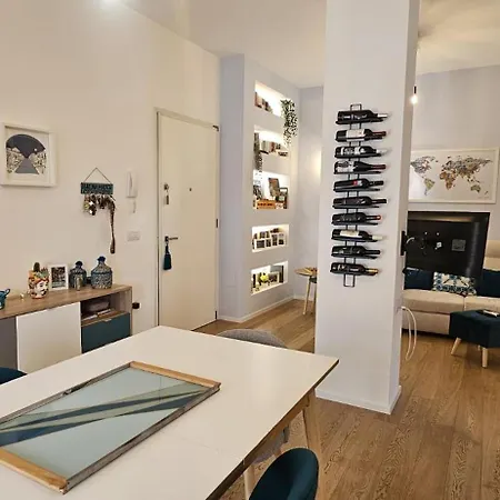 Confortevole Stanza Privata In Grazioso Con Giardino Homestay